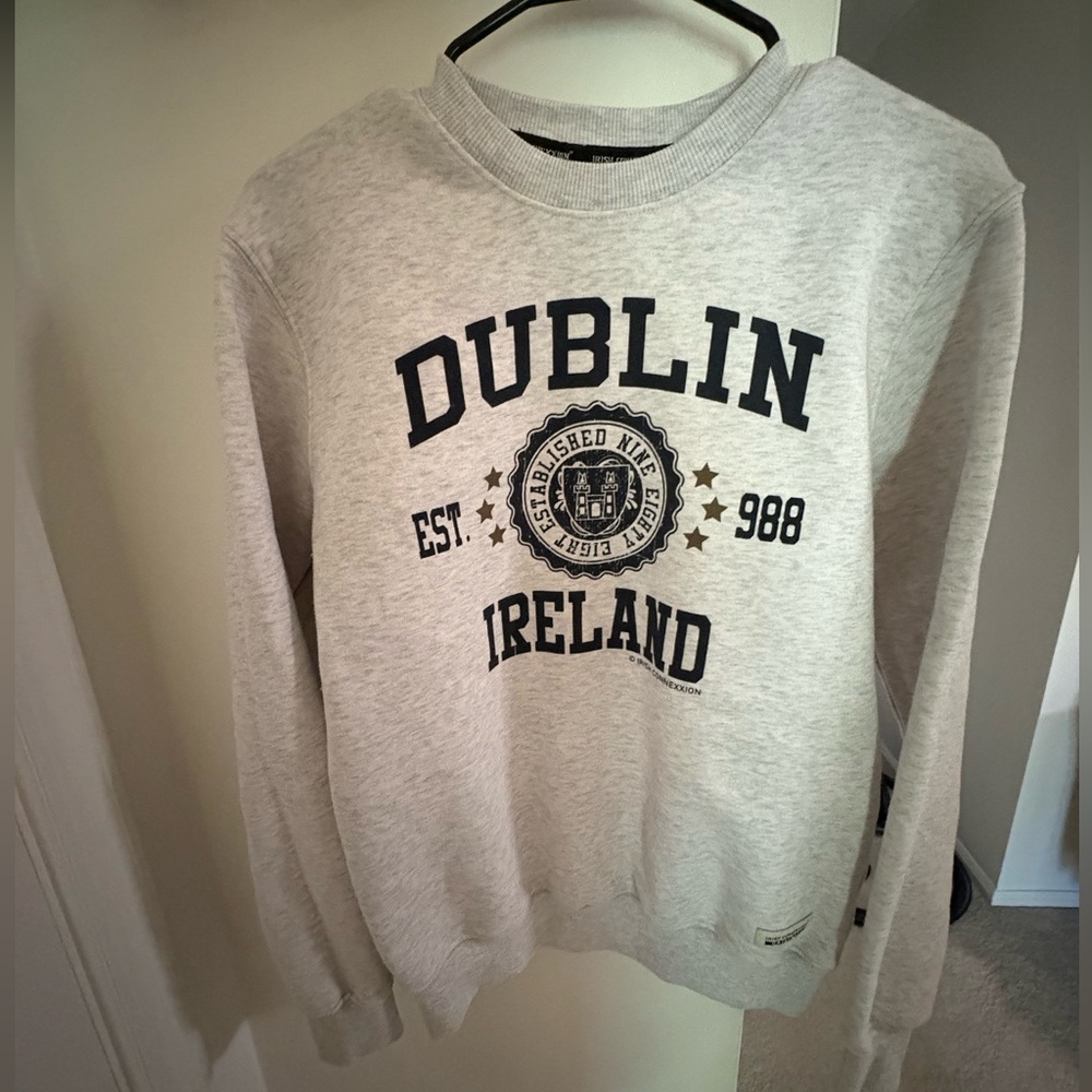Dublin Ireland Crewneck Sweatshirt - Light Gray